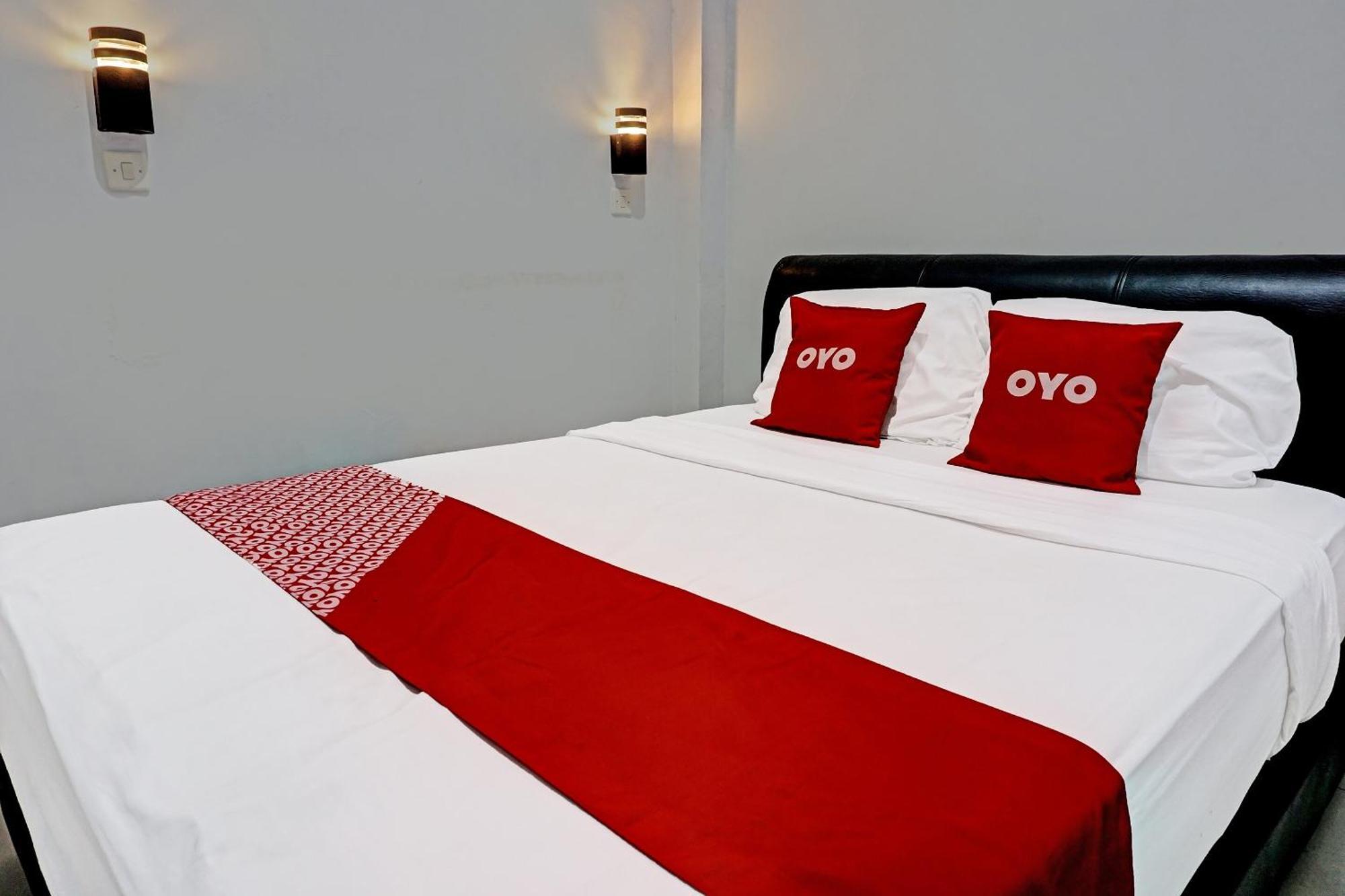 Oyo 91599 Penginapan Mutiara Madiun Exterior photo