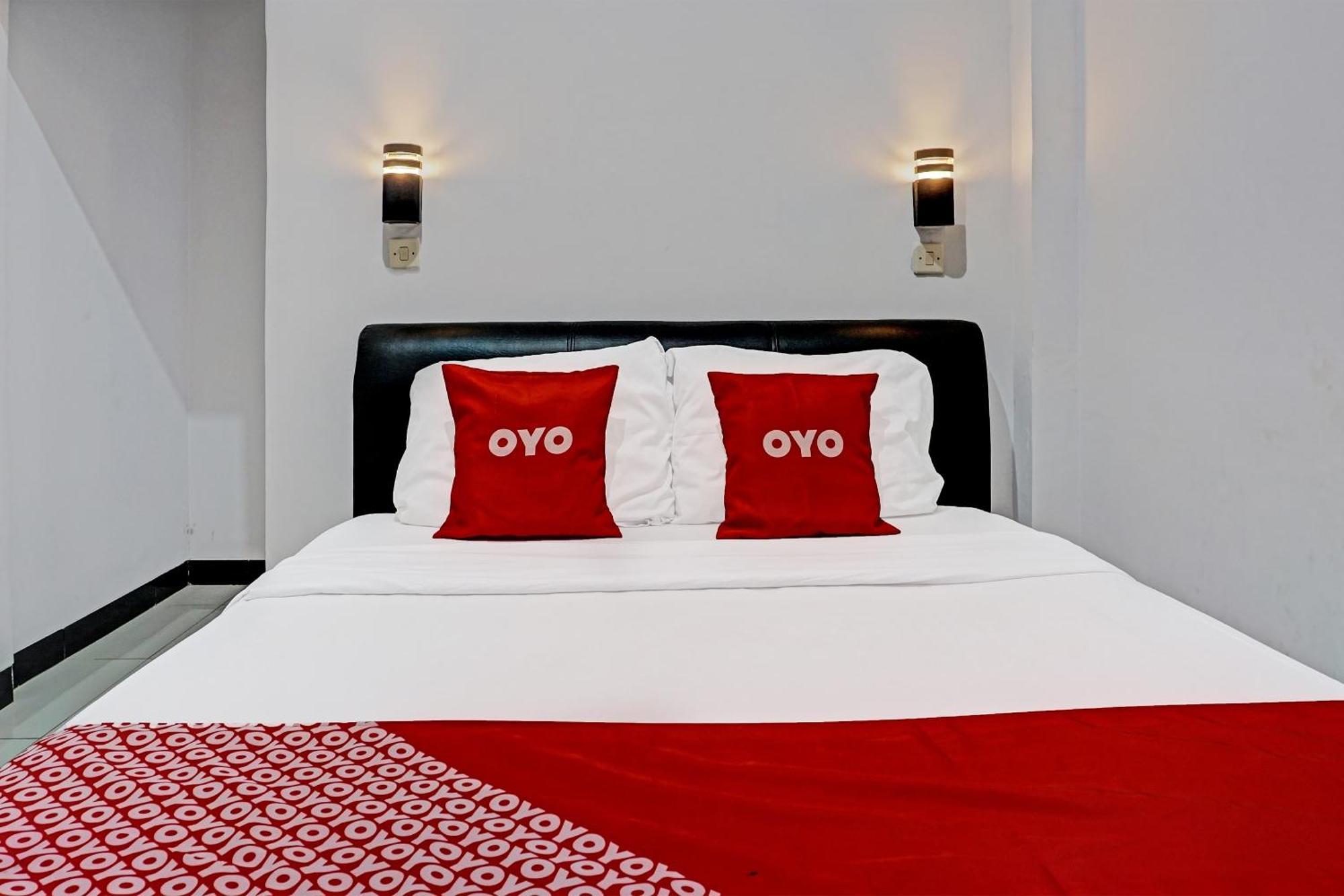 Oyo 91599 Penginapan Mutiara Madiun Exterior photo