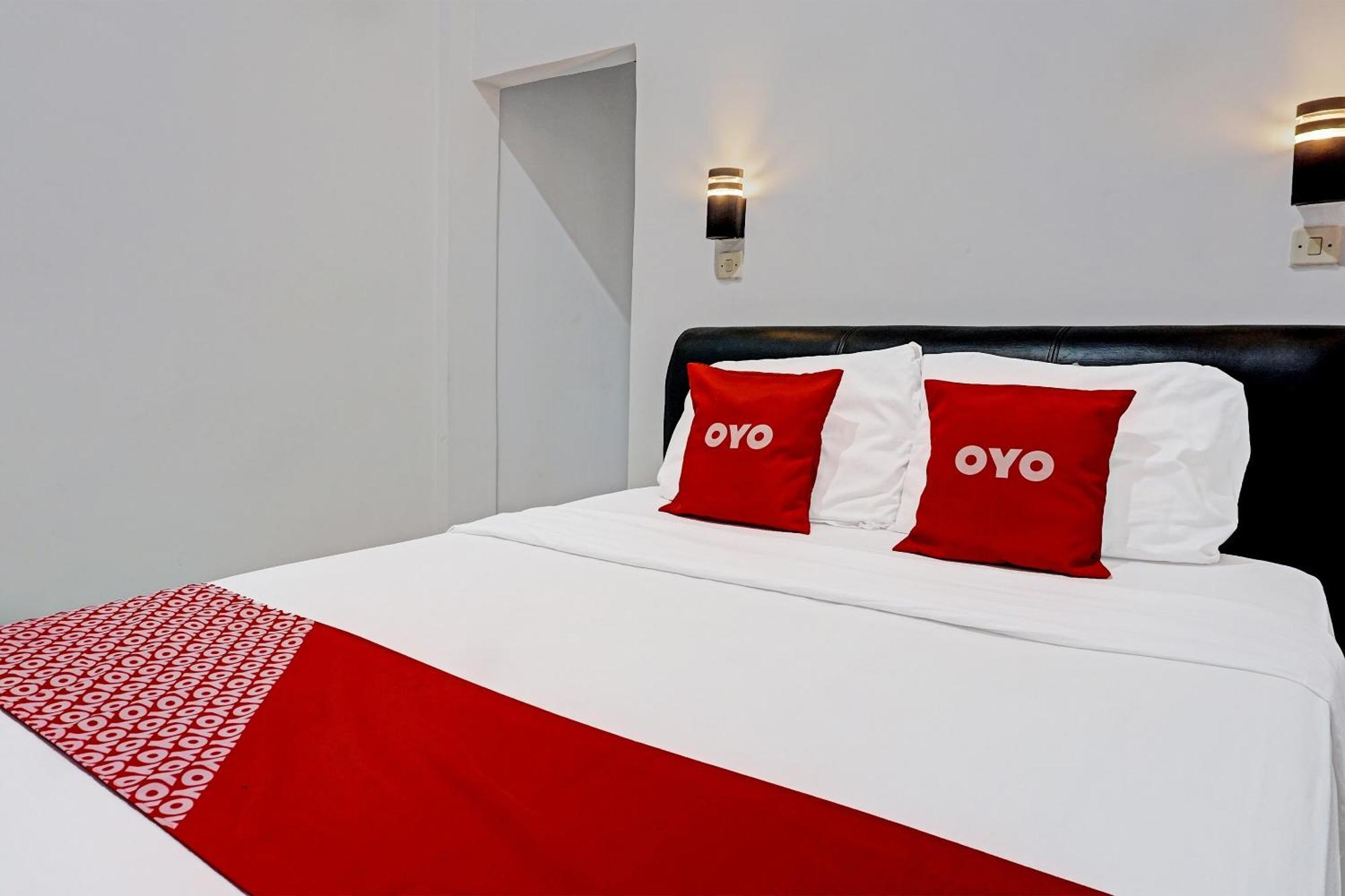 Oyo 91599 Penginapan Mutiara Madiun Exterior photo
